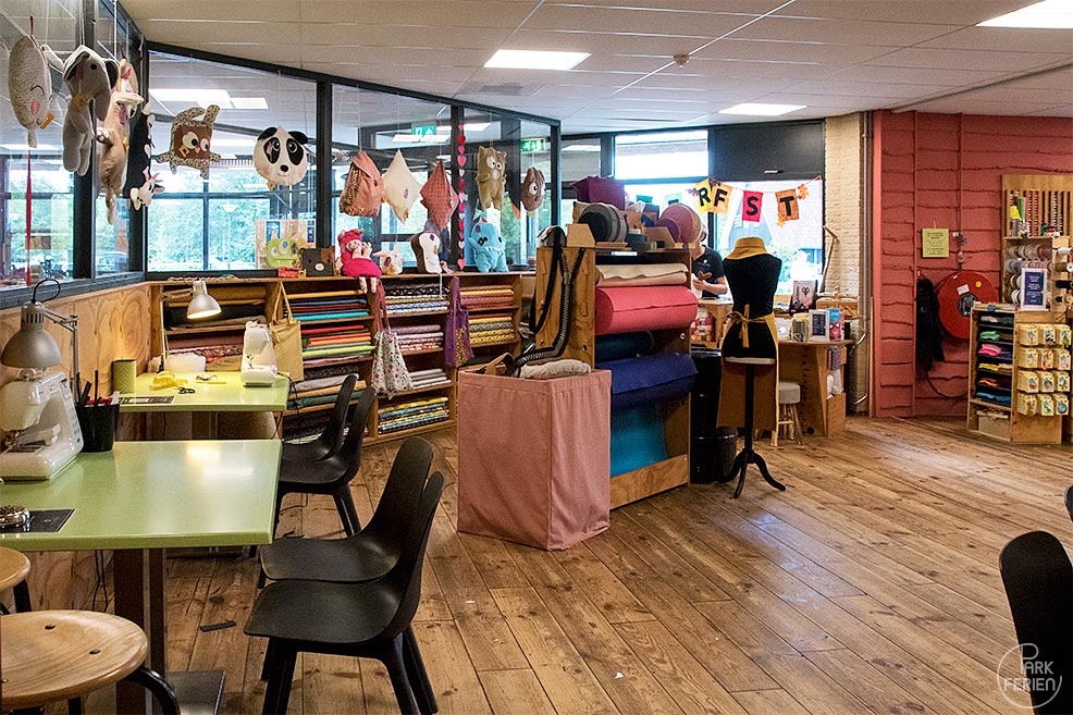 hof van saksen, näh-akademie