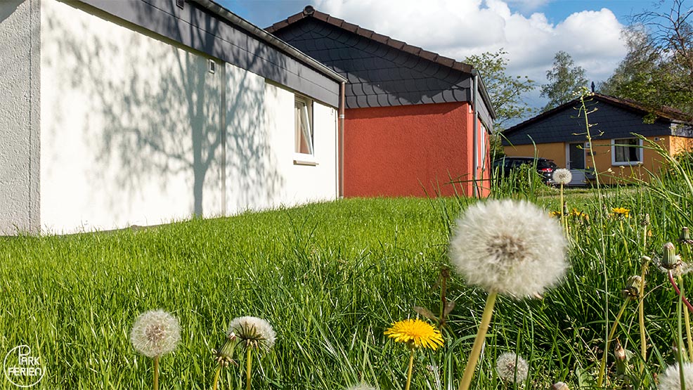Bungalows in unterschiedlichen Farben