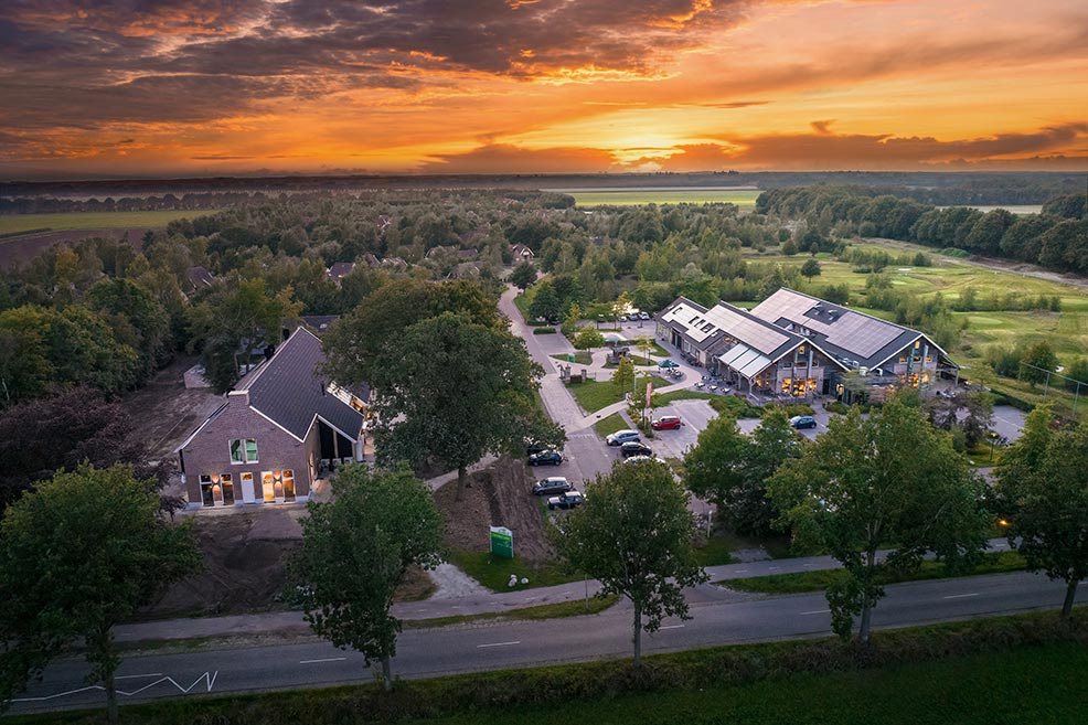 sicht von oben auf den ferienpark landal orveltermarke, foto: landal greenparks