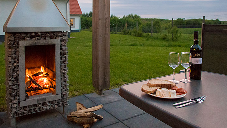 Gemütlicher Abend auf der Terrasse im Ferienpark Landal De Waufsberg